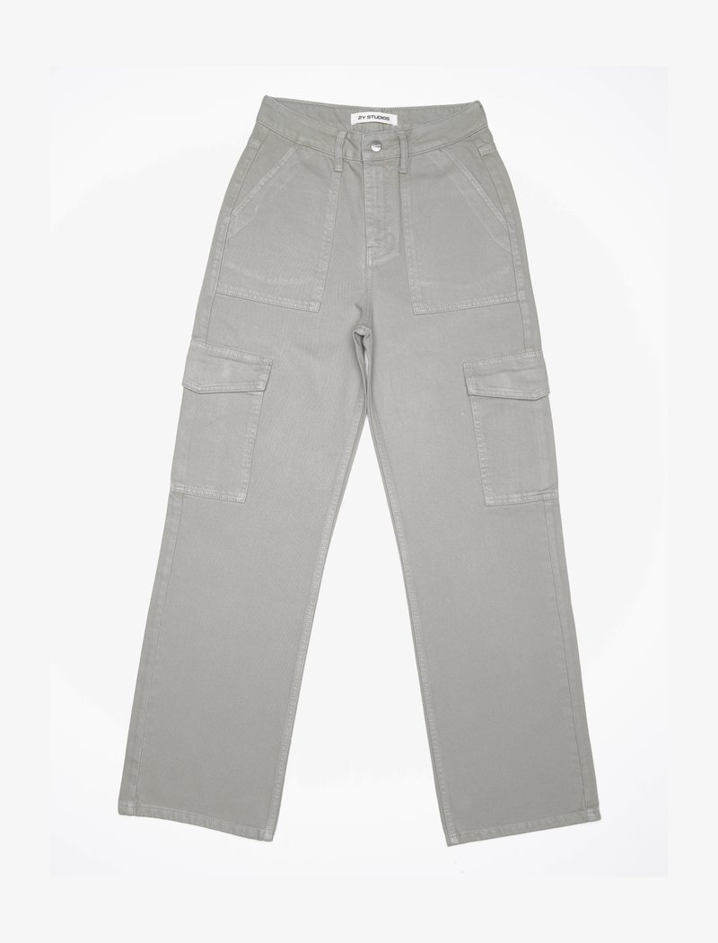 Sivé cargo nohavice vyrobené z odolnej bavlnenej tkaniny, s viacerými vreckami, vysokým pásom a rovnou nohou so hladkým povrchom.