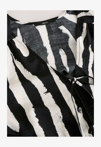 Unselected, black white zebra print