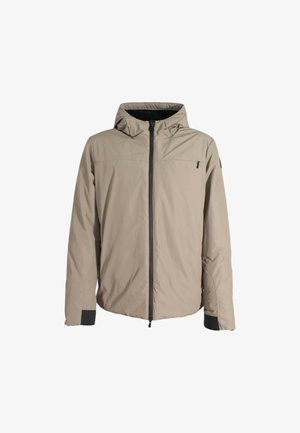 Giacca beige con cappuccio, dotata di zip frontale completa, tasca sul petto con zip e polsini elasticizzati. Materiale liscio e leggero con finitura opaca.