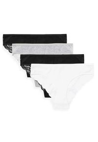 Quatre paires de culottes pour femmes en noir, gris et blanc. Détails en dentelle sur la paire noire. Mélange de coton pour le confort. Différentes couleurs unies.