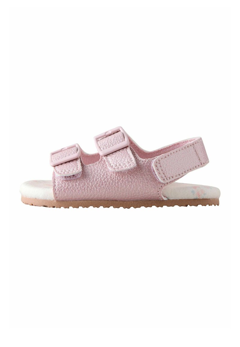 Sandales rose clair avec matériau texturé, deux brides réglables et une semelle en caoutchouc. La semelle intérieure présente un motif floral.