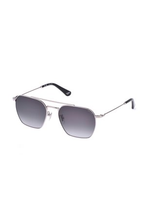 Lunettes de soleil aviateur à monture métallique argentée avec verres à dégradé foncé et branches noires, présentées sur fond blanc.