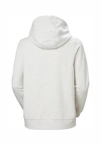 Sudadera con capucha de color gris claro, con una textura suave, bolsillo canguro y dobladillos y puños acanalados; diseño minimalista, sin logotipos o gráficos visibles.