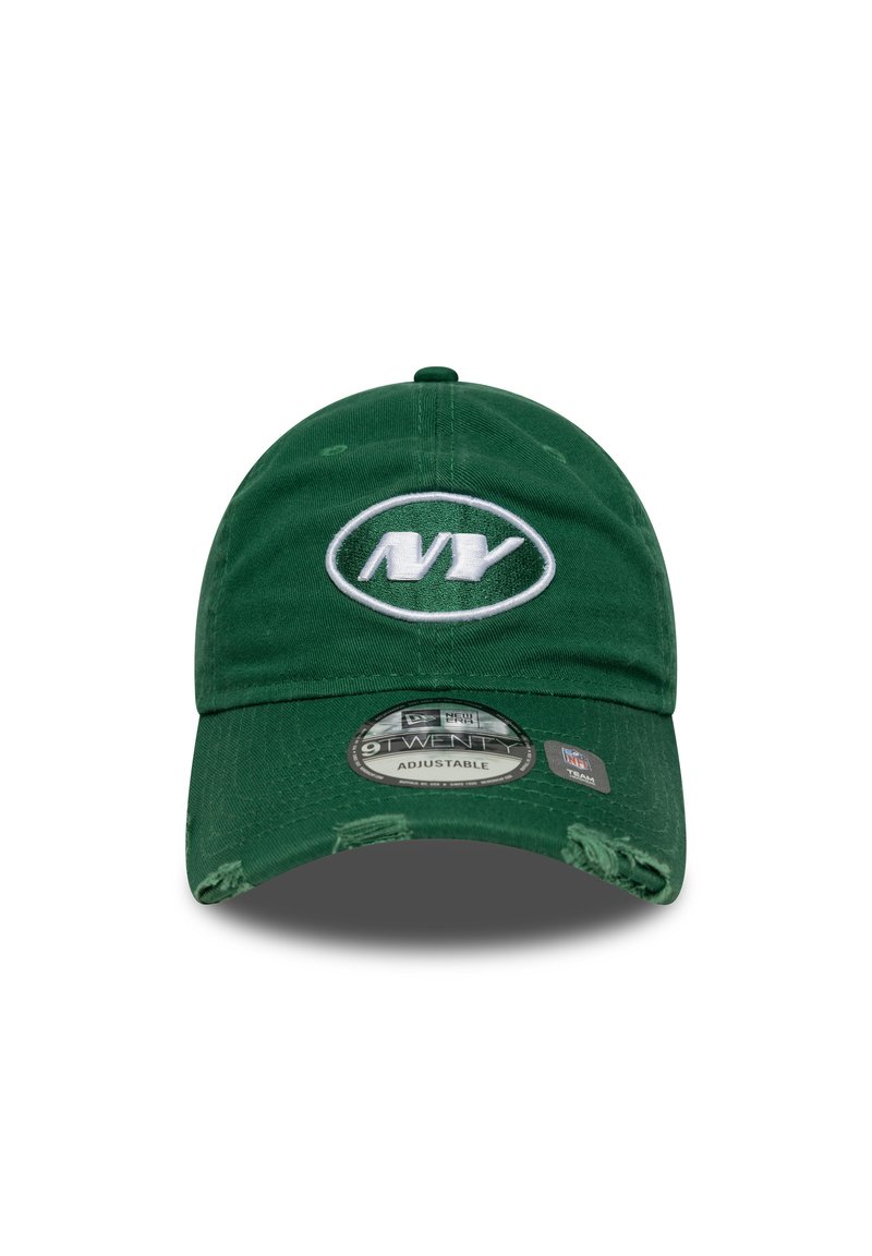 Grüne Baumwoll-Baseballkappe mit verstellbarem Riemen, ausgestattet mit einem weißen gestickten Logo in ovaler Form und abgenutzten Akzenten am Rand.