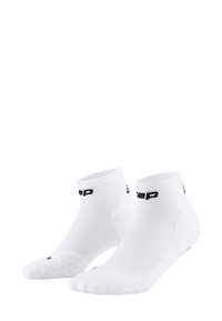 Weiße kn�öchellange Socken aus einem strukturierten Stoff, mit einem gerippten Bund und schwarzen Logo-Akzenten. Keine Muster; atmungsaktiv und leicht.