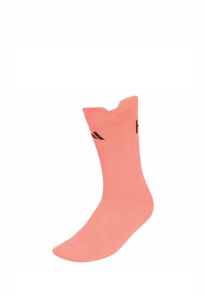Chaussette de sport rose corail avec logo noir, support chevillère côtelé et semelle rembourrée, présentée sur fond blanc.