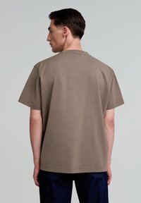 Scalpers SOLID - T-shirts basic - brown