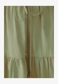 Unausgewählt, sage green