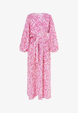 Maxi haljina od laganog materijala, s roza i bijelim cvjetnim uzorkom, V-izrezom, dugim napuhanim rukavima i zavezanom strukom za oblikovanje.