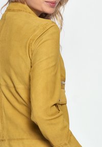 Maze Skinnjacka - yellow