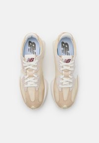 New Balance MS327 UNISEX - Joggesko - off-white
