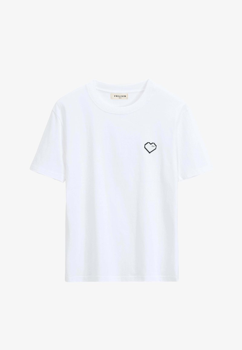 T-shirt en coton blanc affichant un petit design de cœur en pixel art noir sur la partie gauche de la poitrine. Col rond classique et manches courtes.