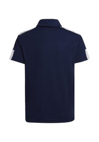 Polo shirt blu navy con colletto standard, maniche corte e accenti bianchi sulle spalle. Realizzato in un tessuto liscio e traspirante.