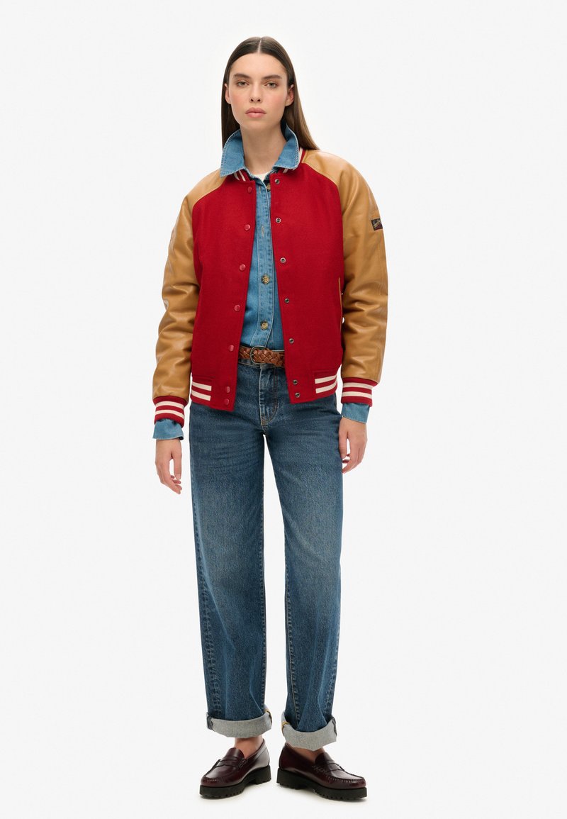 Superdry & Co Bomberjacks rood Superdry & Co Bomberjacks rood