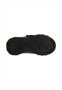 Semelle de chaussure en caoutchouc noir avec un motif de texture, présentant des rainures profondes et des éléments de traction pour une adhérence sur diverses surfaces.