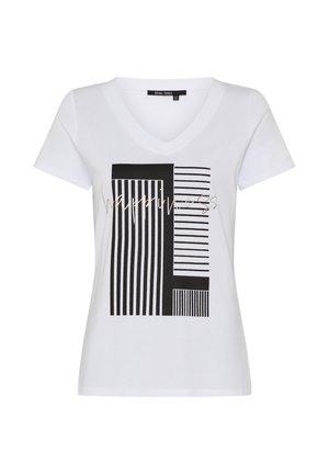 Weißes V-Ausschnitt-T-Shirt mit schwarzen geometrischen, vertikalen und horizontalen Streifen und dem Wort "happiness" in kursiver Schrift über dem Design.