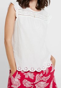 s.Oliver Top - off-white
