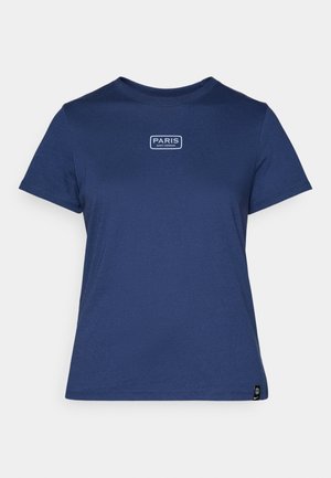 Dunkelblaues T-Shirt aus weicher Baumwolle mit Rundhalsausschnitt, kurzen Ärmeln und einem weißen Logo mit der Aufschrift "PARIS SAINT-GERMAIN" auf der Brust.