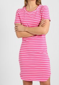 Short-sleeve dress in pink with white stripes. Features a fitted shape and round neckline, made of a soft, stretchy fabric.