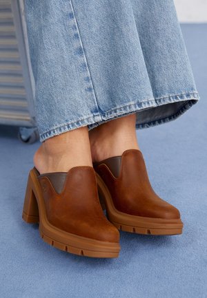 Muiltjes met hak - brown