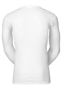 Langærmet hvid T-shirt lavet af blødt stof med en tætsiddende design. Har en rund halsudskæring og en glat, jævn tekstur.