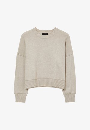 Beiger, kurzer Pullover mit rundem Ausschnitt, fallenden Schultern und gerippten Bündchen. Weiche Textur mit minimalen Design-Details.