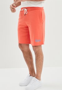 Creeks AMERICAN INSPIRATION; FASHION; COOL; EASY STRAIGHT - Jogginghose - light orange