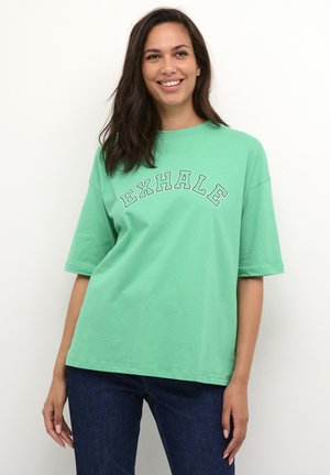 Kaffe ILSE - T-shirt imprimé - gumdrop green w statement