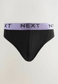 Svart bomullsunderkläder med en ljuslila elastisk midja som har "NEXT" i svart text. Slät yta, standardkort.