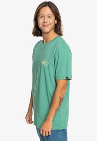 Quiksilver TRADESMITH - POUR - Triko s potiskem - gmp