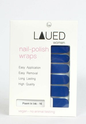 Des wraps de vernis à ongles bleus dans un emballage à fenêtre transparente. Caractéristiques : application facile, retrait facile, étiquetés "Poem In Ink - 16", végan et non testé sur les animaux.