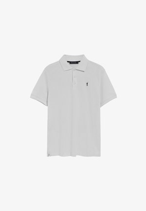 Lichtgrijze polo met korte mouwen van katoen. Heeft een klassieke kraag, drie knopen en een klein marineblauw logo op de linkerkant van de borst.