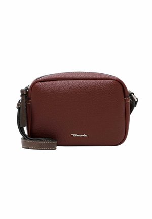 Borsa a tracolla in pelle marrone strutturata con zip e tracolla regolabile, con un piccolo logo in metallo al centro davanti.