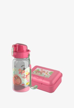 Rosa Kunststoff-Trinkflasche mit einem sicheren Schraubverschluss, verziert mit verspielten Tiergrafiken. Begleitet von einer passenden rosa Brotdose im ähnlichen Design.