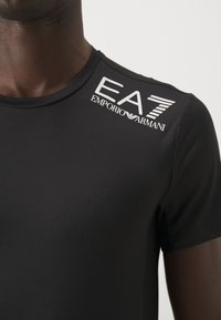 EA7 Emporio Armani VIGOR7 TEE - Sportiniai marškinėliai trumpomis rankovėmis - black