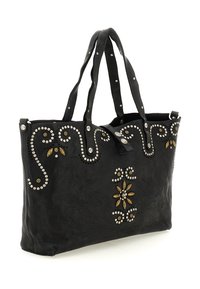 Borsa tote in pelle nera con un design in rilievo, decorata con borchie argento e oro e un motivo floreale al centro.