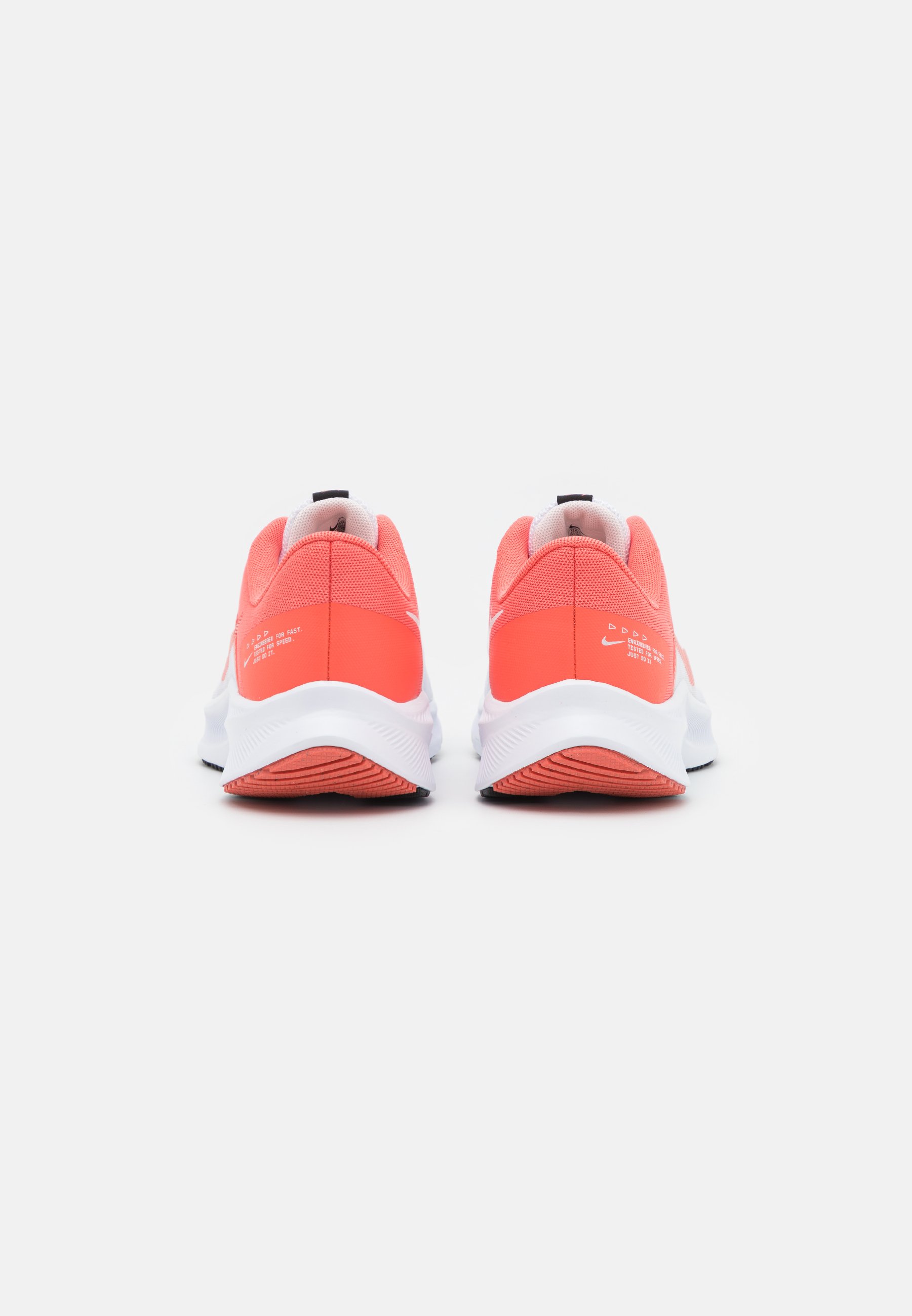 Nike Performance QUEST 4 - Zapatillas de running neutras - white/magic  ember/black/light soft pink/blanco - Zalando.es