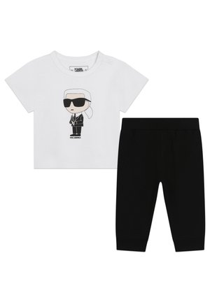 Maglietta per bambini a maniche corte bianca con figura da cartone animato con occhiali da sole neri e pantaloni neri con elastico in vita.