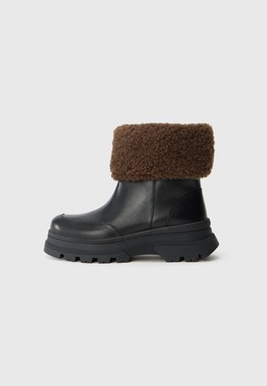 FOSTER - Talvisaappaat - black