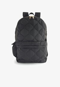 Kijelölve, black quilted