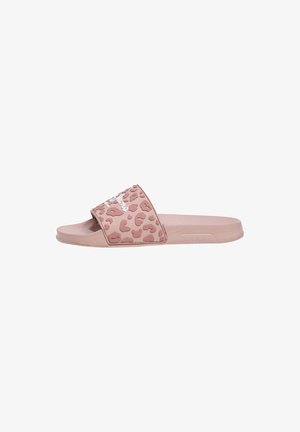 Rosa glidesandal med leopardmønstret stropp og hvit logo, flat såle og preget "PEPE JEANS"-merke på siden.