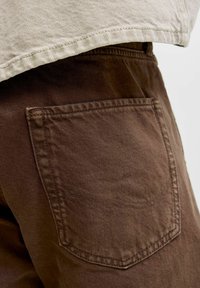 Jack & Jones JJICHRIS JJORIGINAL - Tiesaus kirpimo džinsai - chocolate brown