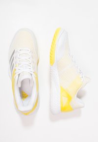 adidas Performance Tennissko til multicourt - yellow