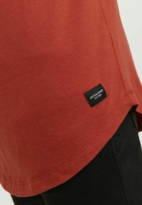 Jack & Jones  JJENOA brązowy