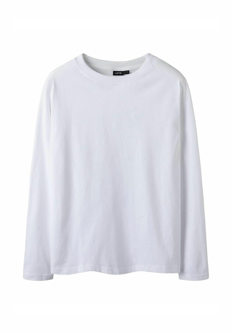 Biała koszulka z długim rękawem wykonana z bawełny. Posiada okrągły dekolt, prosty krój oraz delikatne wygięcie na dole dla luźniejszego fasonu.