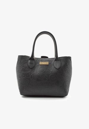 Sort håndtaske i præg læder med en struktureret overflade med mønstre. Indeholder robuste top-håndtag og en hardwareaccent i guld-tone.
