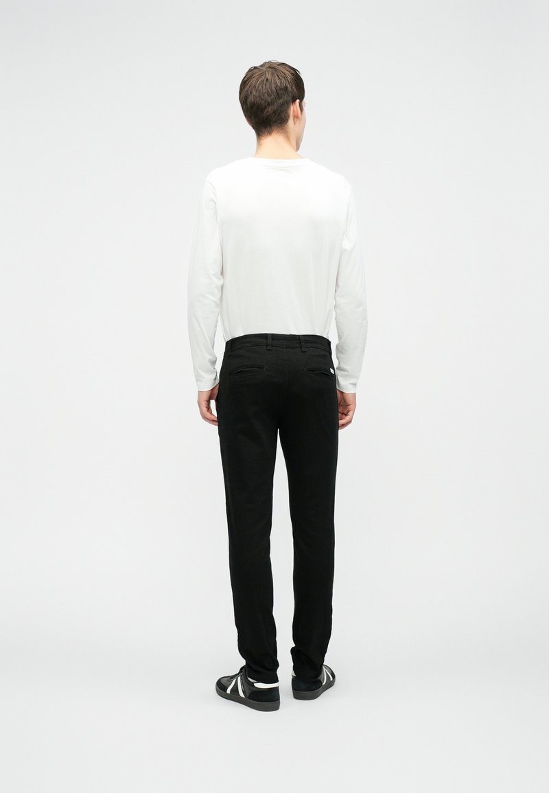Jack & Jones Plus Slim Fit Chino Pants 'JPSTMarco JJDave' In Black | ABOUT YOU - Foto 2