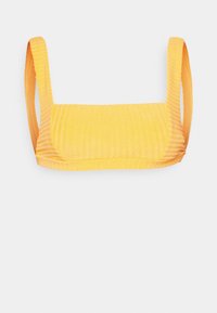 Geel geribbelde cropped top met brede schouderbanden, een vierkante halslijn en textuurstof met horizontale lijnen.
