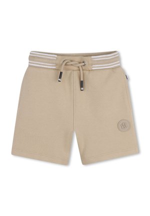 Shorts beiges en tissu texturé, dotés d'une taille à cordon, de rayures blanches et d'un logo cousu sur le côté inférieur droit.