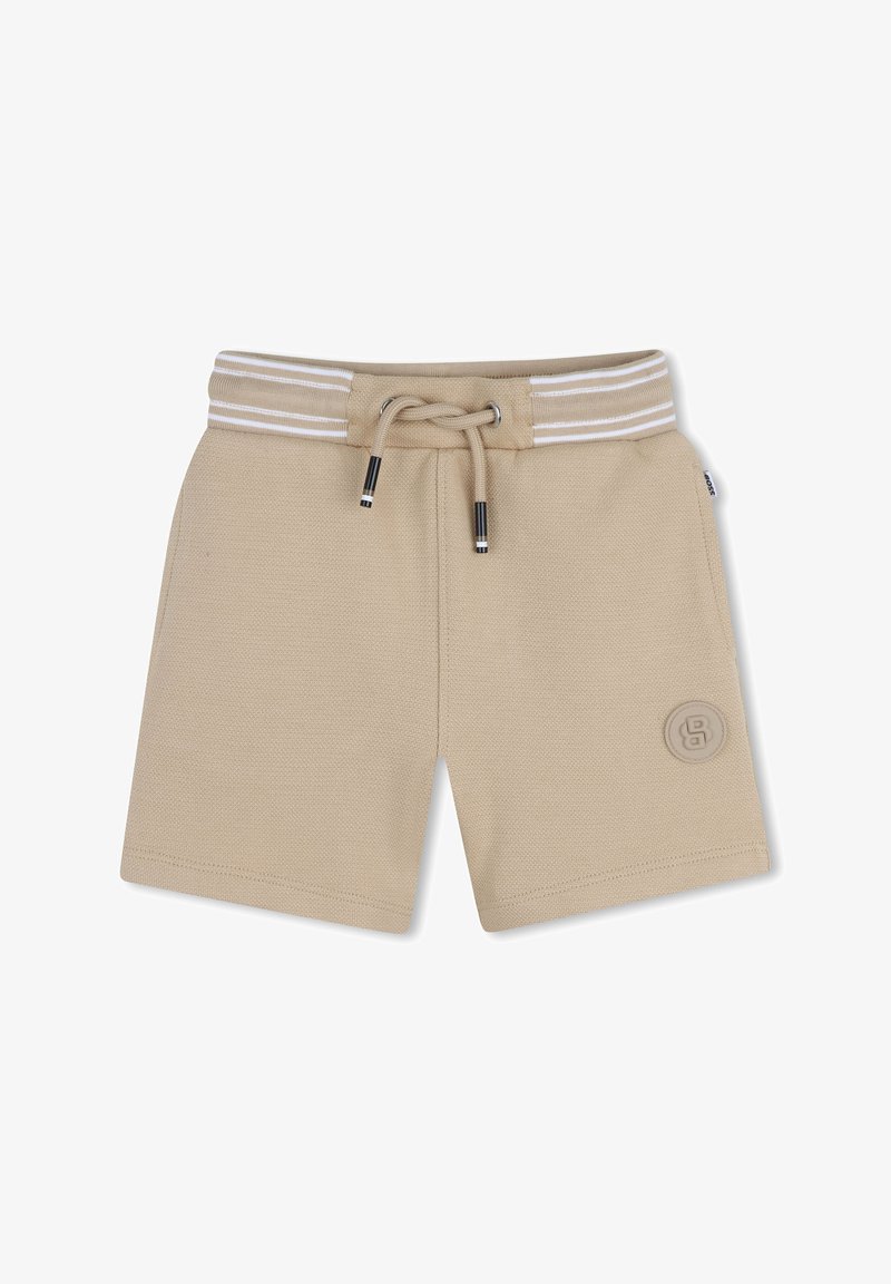 Shorts beiges en tissu texturé, dotés d'une taille à cordon, de rayures blanches et d'un logo cousu sur le côté inférieur droit.